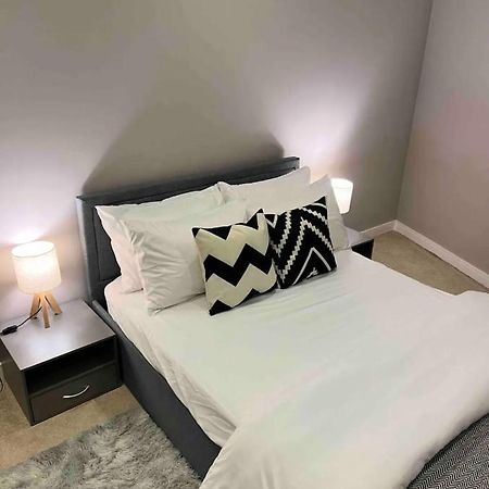 Modern Room Homestay In Apartment With Private Bathroom Croydon Dış mekan fotoğraf