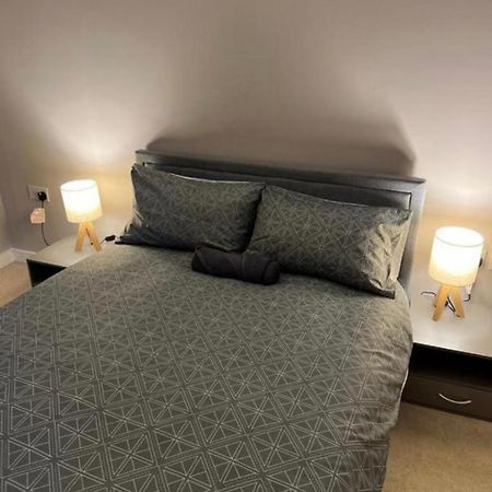 Modern Room Homestay In Apartment With Private Bathroom Croydon Dış mekan fotoğraf